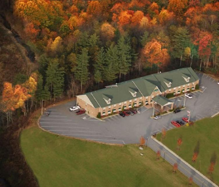 Mountain Inn & Suites Флэт-Рок Экстерьер фото