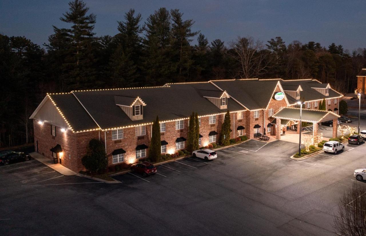 Mountain Inn & Suites Флэт-Рок Экстерьер фото