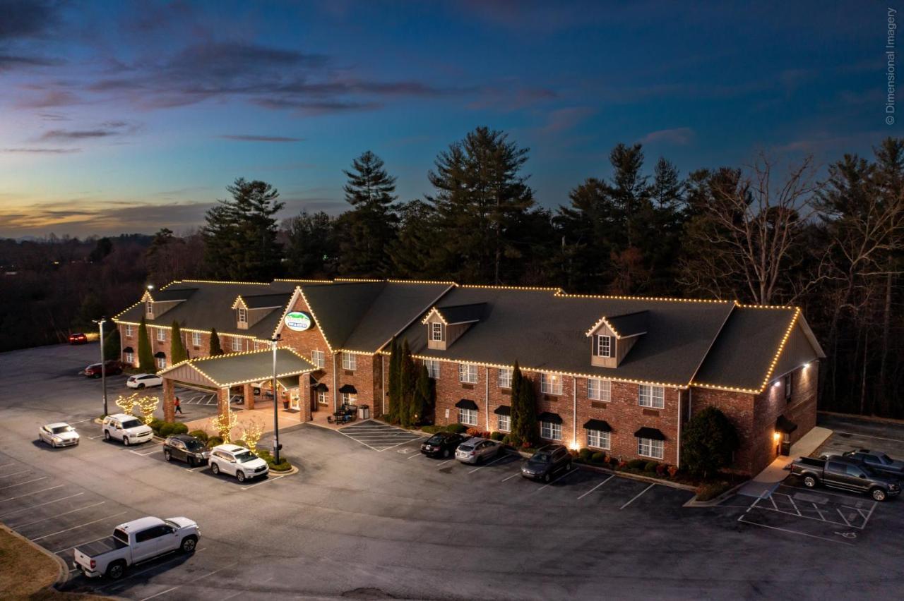 Mountain Inn & Suites Флэт-Рок Экстерьер фото