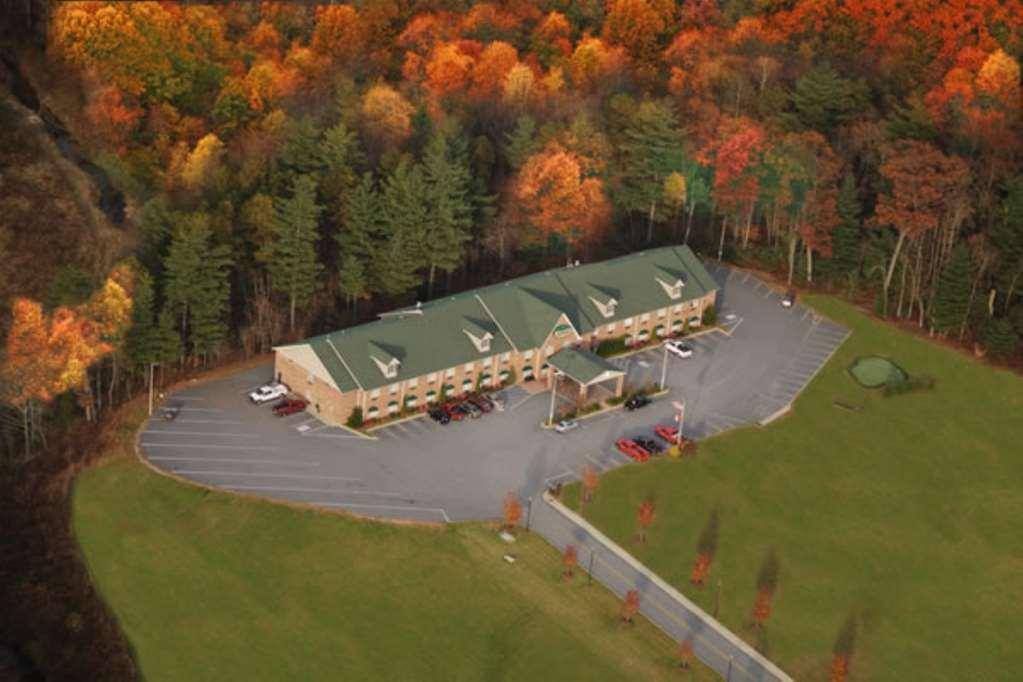 Mountain Inn & Suites Флэт-Рок Экстерьер фото
